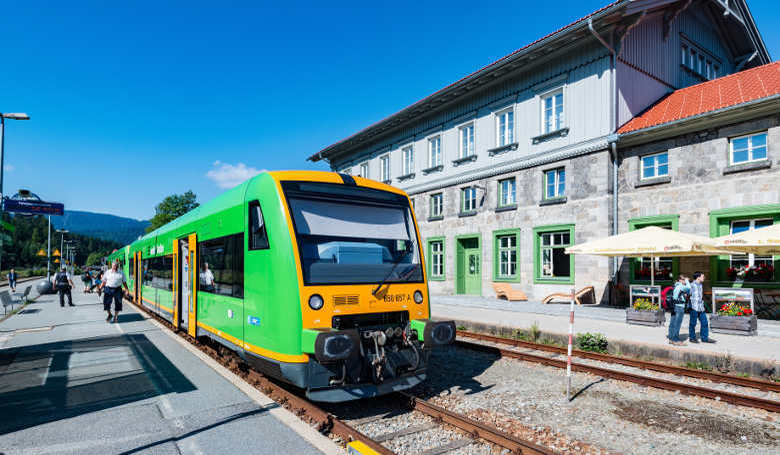 Einfahrt der wba 1 von Ludwigsthal kommend im Bahnhof Bayerisch Eisenstein.