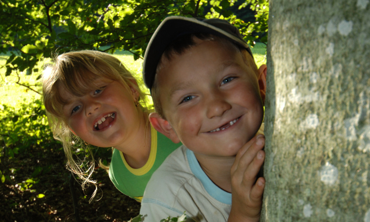 Kinder beim Wandern