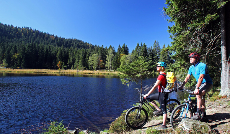 Radfahren am Kleinen Arbersee.