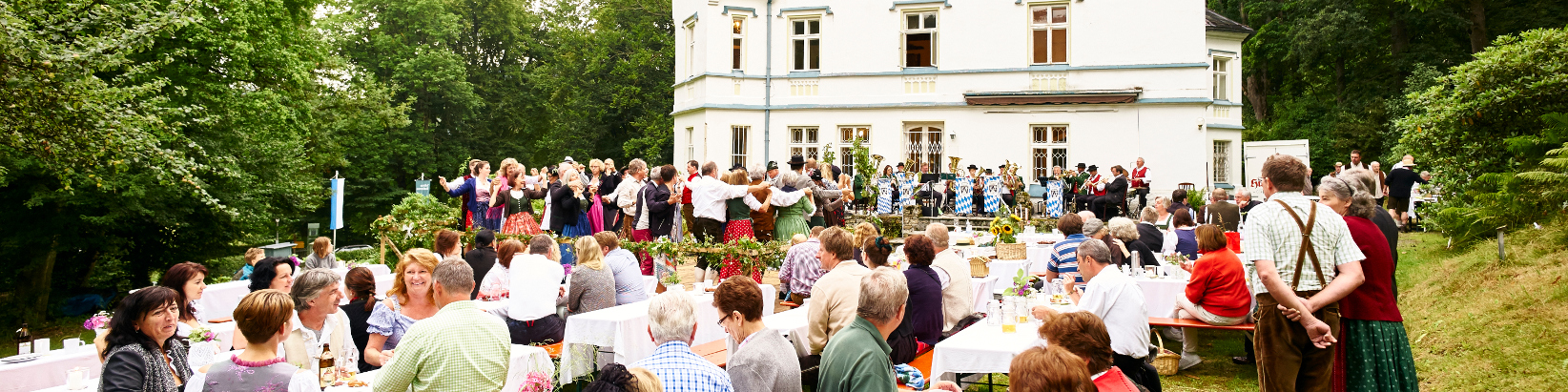 Traditioneller Kocherball im Schloss Buchenau bei Lindberg.