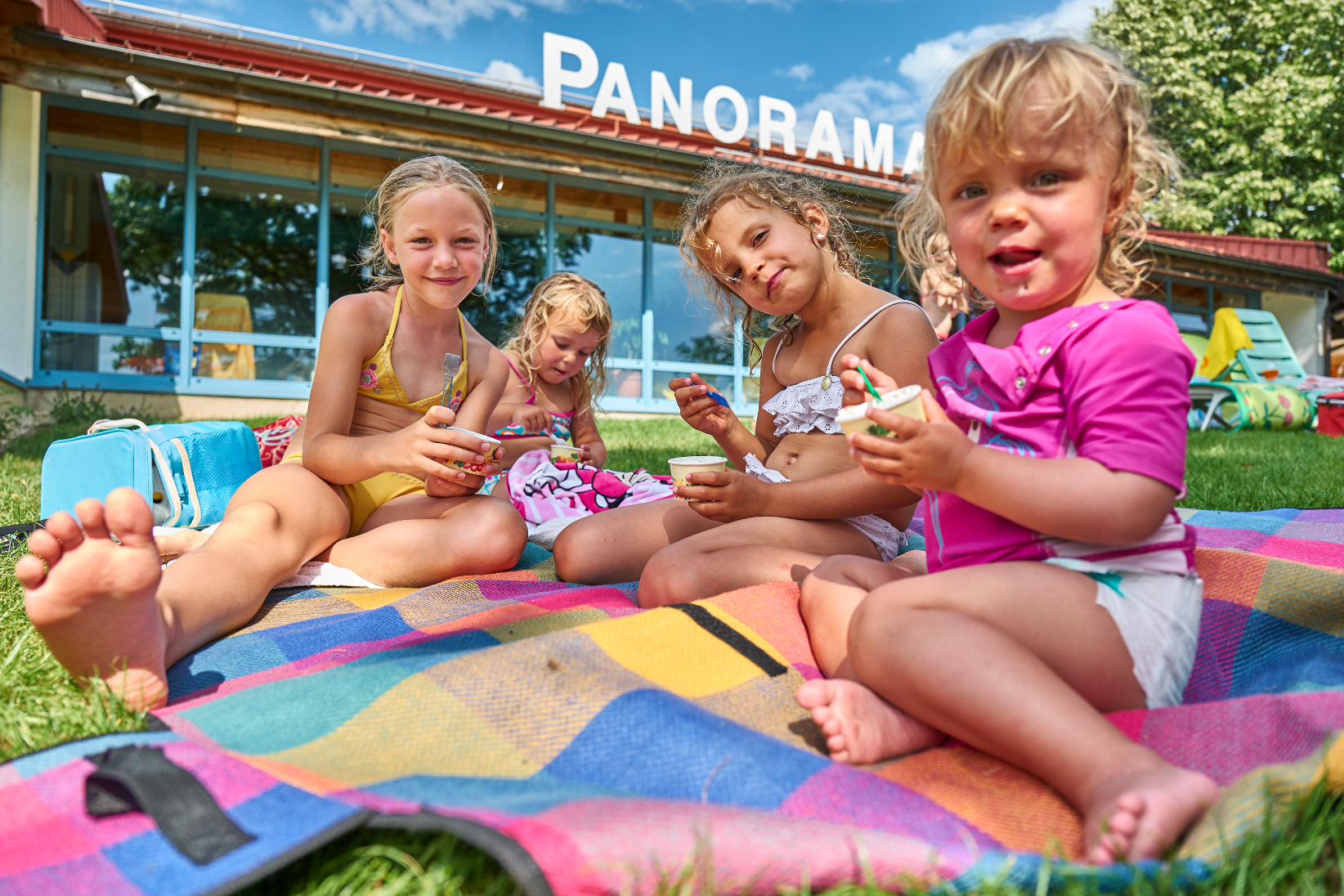 Pause beim Wasserspaß im Panoramabad Arnbruck