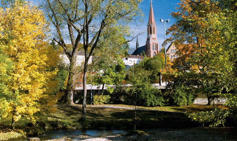 Stadtpark Zwiesel mit Blick zur Kirche