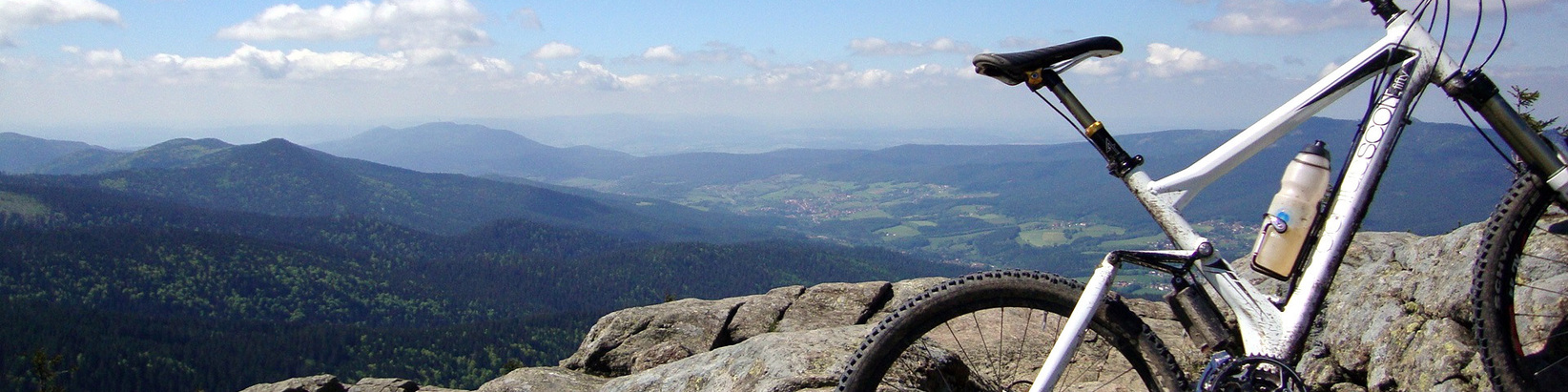 Tour mit dem Mountainbike und dabei Ausblicke genießen