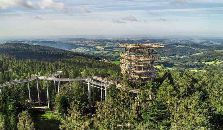 Luftansicht mit Turm - WaldWipfelWeg Sankt Englmar.